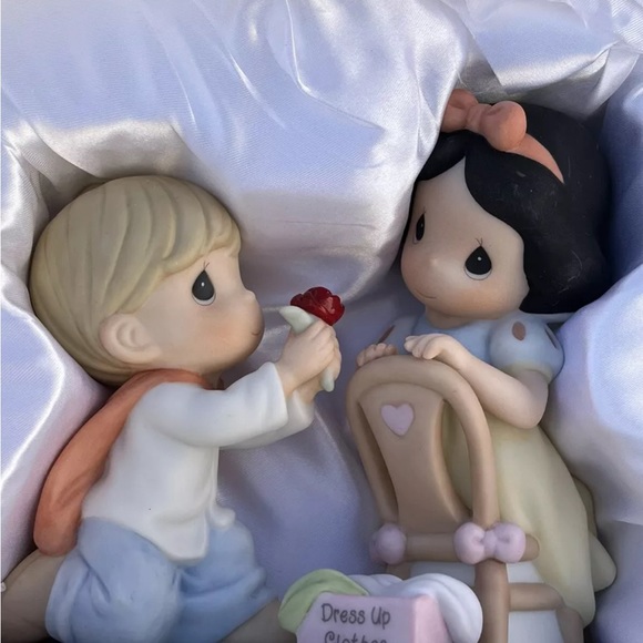 Precious Moments Disney With A Smile And A Song Snow White 740007 Figurine New - Picture 1 of 4